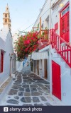 rue-blanche-dans-la-vieille-ville-de-mykonos-grece-2f2xbg8